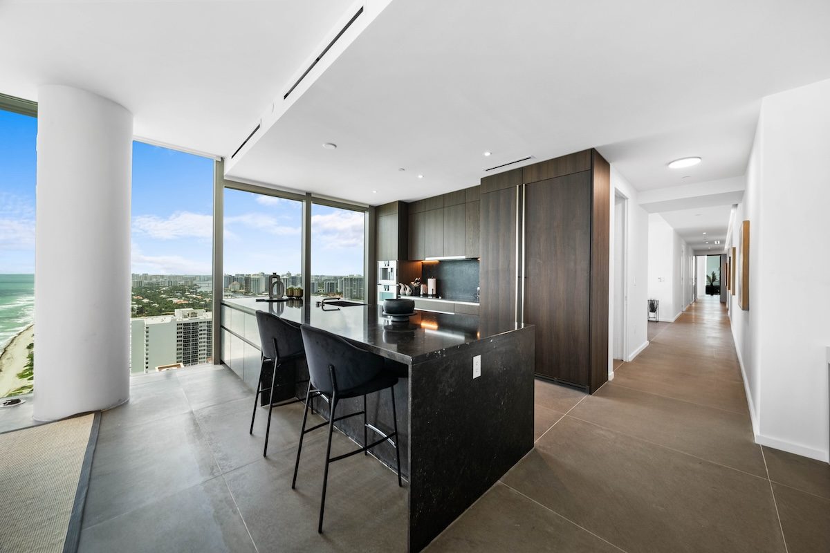 2000 Ocean Residence 31B — view 14