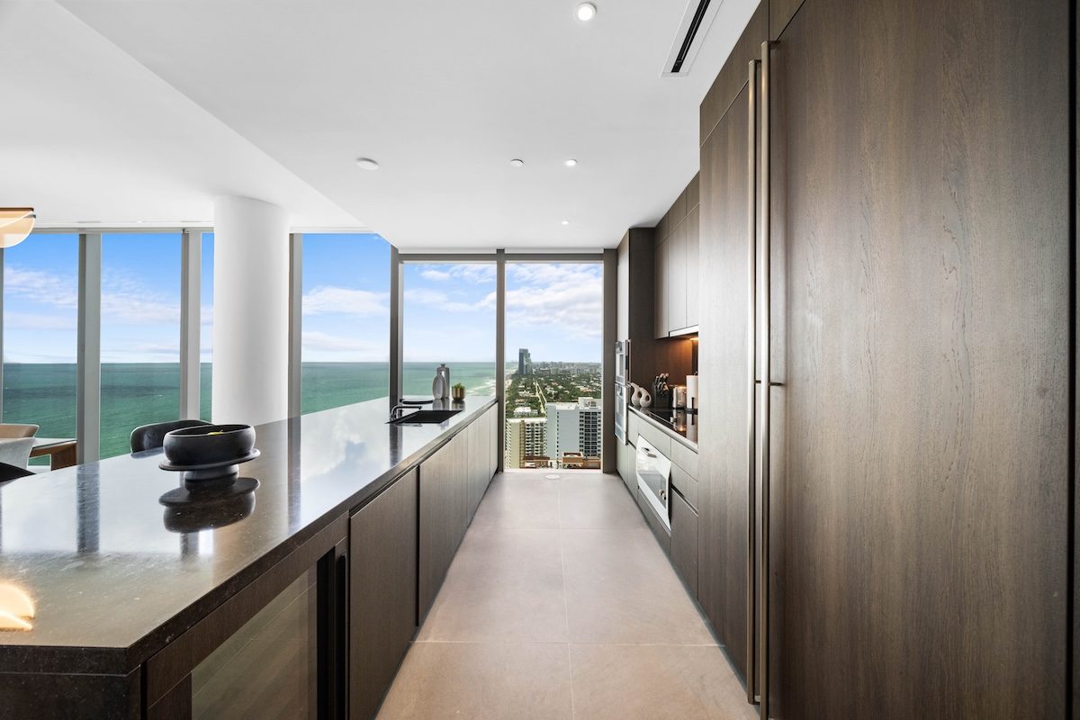 2000 Ocean Residence 31B — view 5