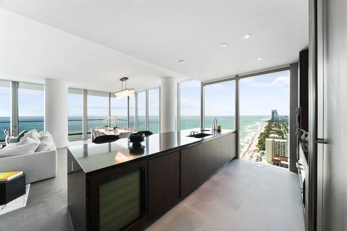 2000 Ocean Residence 31B — view 6