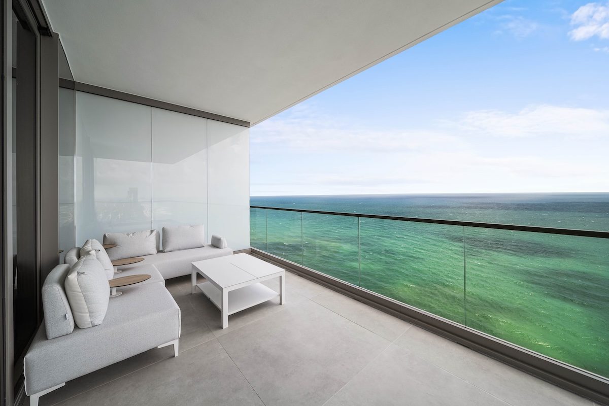 2000 Ocean Residence 31B — view 1