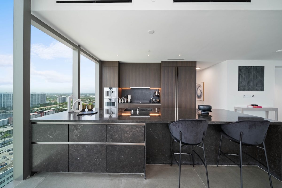 2000 Ocean Residence 31B — view 13