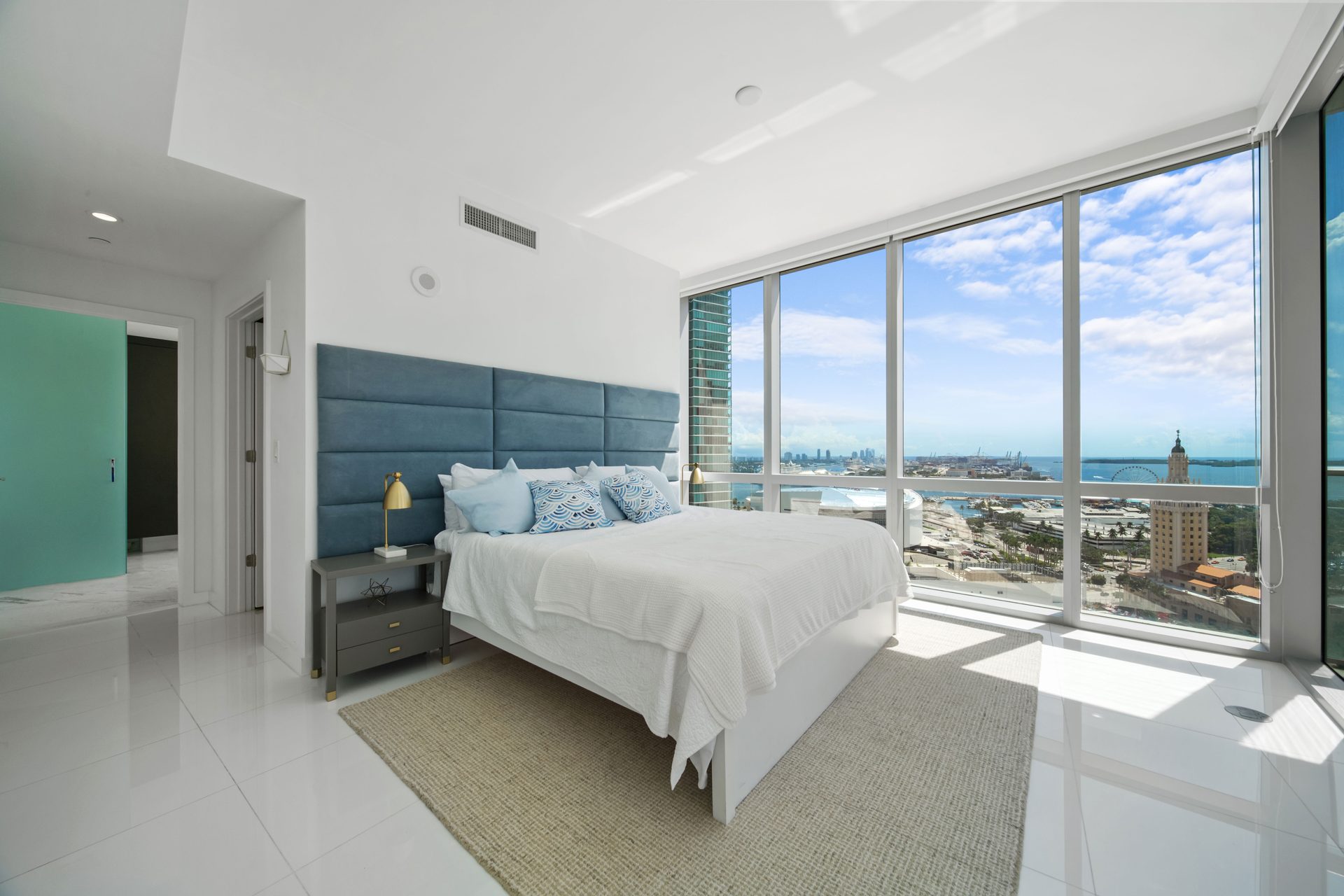 Residence 2011 — view 17